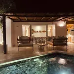 Romeo And Julio Summer House Kalafatis